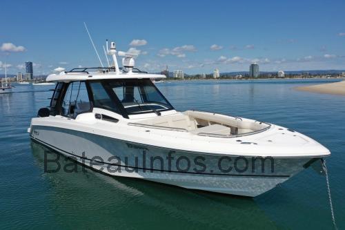 Boston Whaler 350 Realm fiche technique et avis